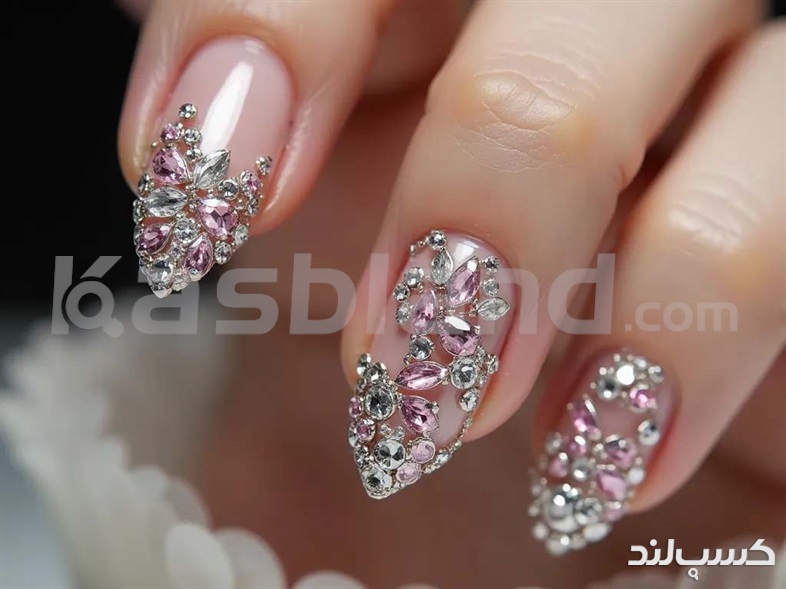 طراحی ناخن با نگین