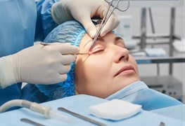 نمایش توضیحات بلفاروپلاستی (عمل جراحی پلک)