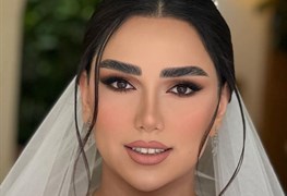 نمایش توضیحات خدمات میکاپ و شینیون تخصصی عروس و دوره ی آموزشی آن