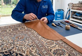 نمایش توضیحات چرم دوزی فرش
