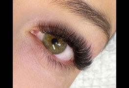 نمایش توضیحات خدمات اکستنشن و کاشت مژه و دوره ی آموزشی آن