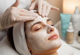 نمایش توضیحات پاکسازی و فیشیال تخصصی پوست