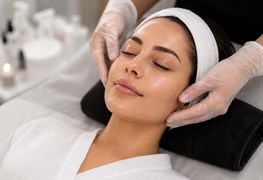 نمایش توضیحات آموزش فشیال و پاکسازی پوست
