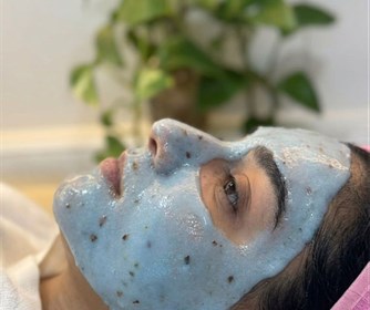 نمونه ای از فیشیال در مطب پوست و زیبایی و لیزر آیشیل