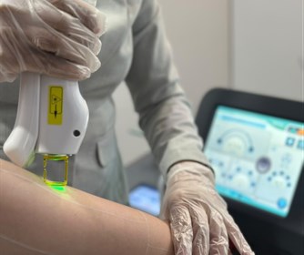 عکس هایی از لیزر موهای زائد در مطب پوست و زیبایی و لیزر آیشیل