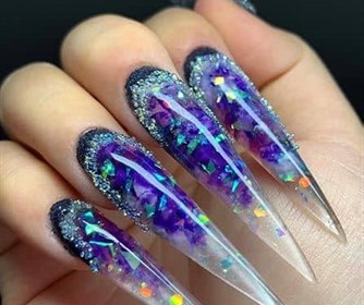آموزش طراحی و کاشت ناخن